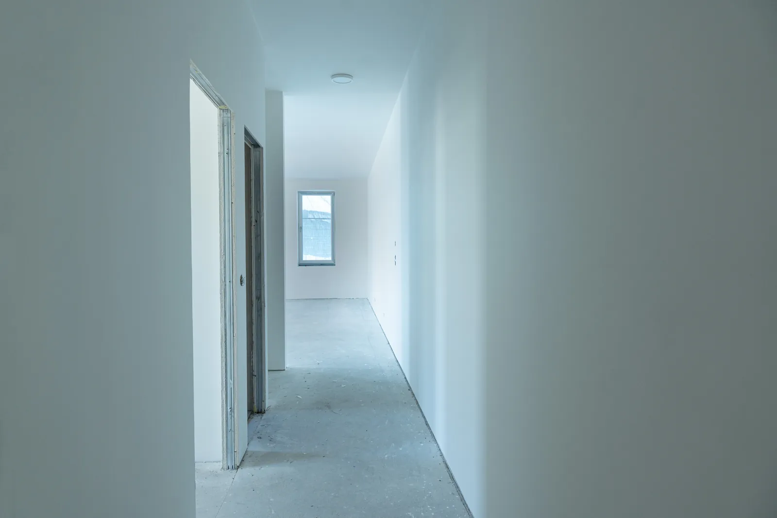 Apartment 08 – hallway