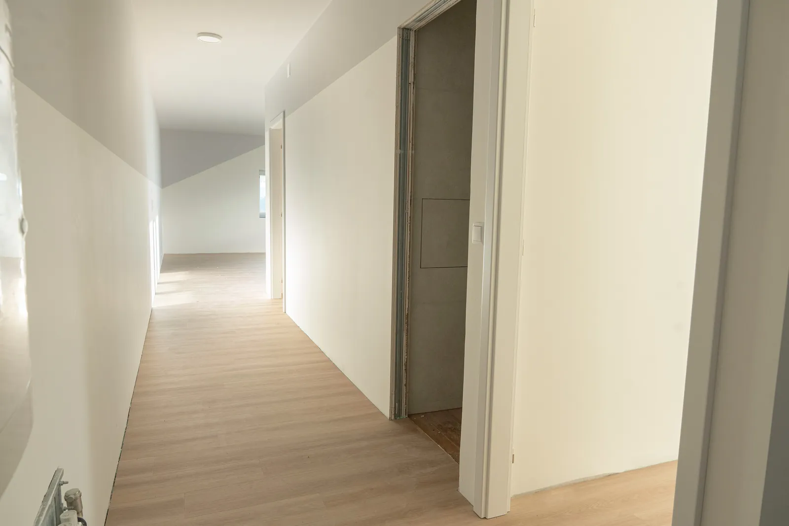 Apartment 09 – hallway