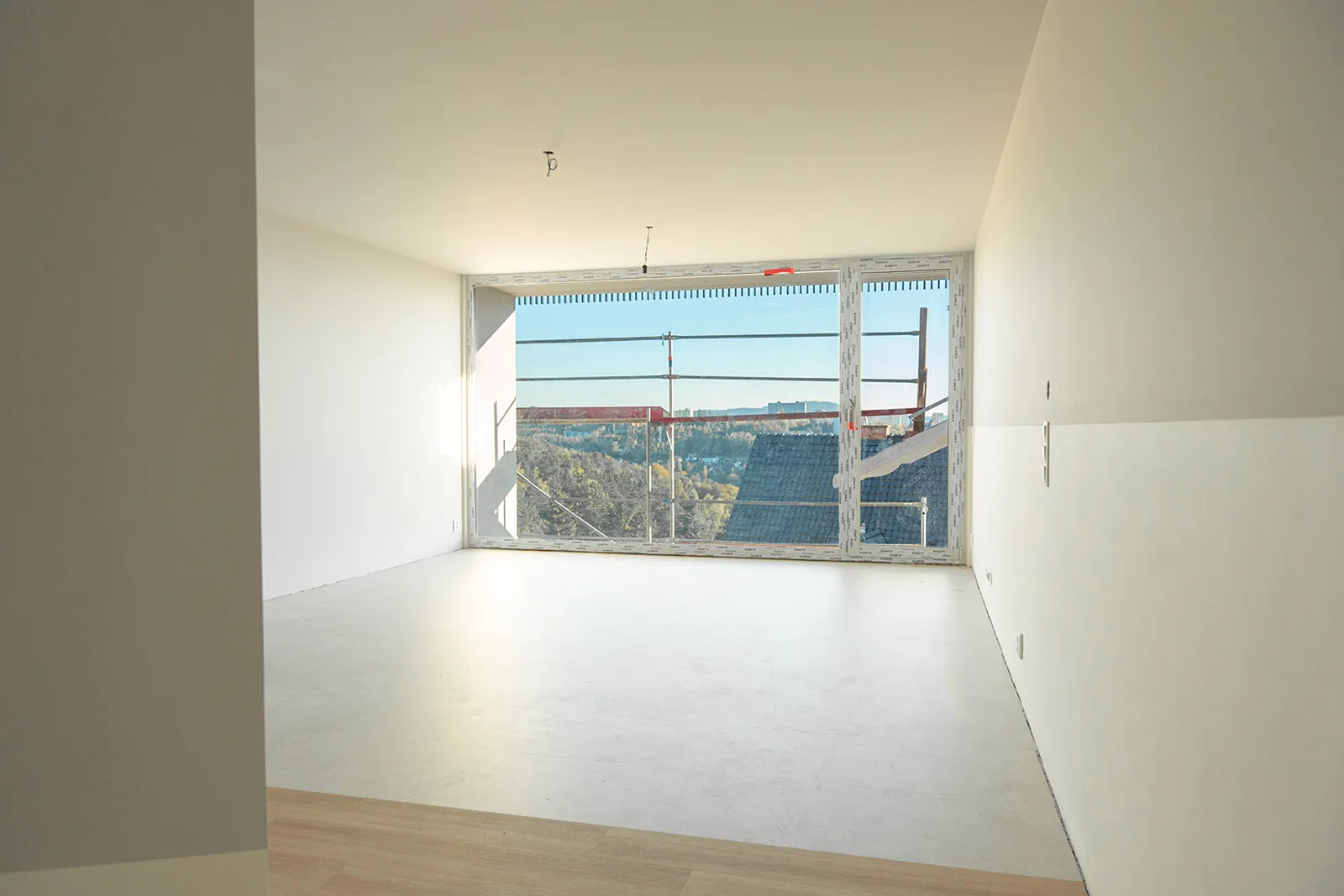 Wohnung 10 – Wohnraum zur Verglasung, Stand vom 6. Oktober 2026