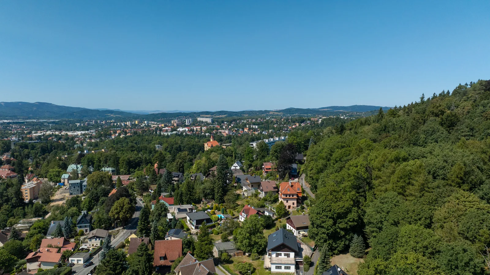 Liberec rozprostřený pod Starým Harcovem
